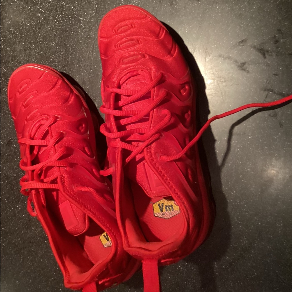 Red vapormax’s